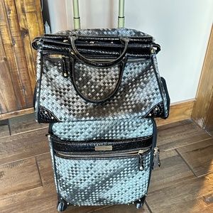 Samantha Brown 22" Croco Spinner & Dowel Bag Set(FREE Packing cubes & Envelopes)